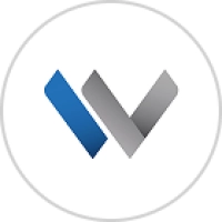 Logo circulaire blanc contenant un symbole en forme de V ou de W formé de bandes bleue et grises.