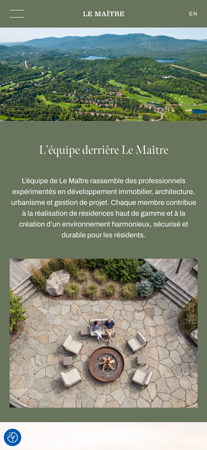 Capture d’écran mobile d’une page Web aux tons verts, avec l’en-tête « LE MAÎTRE », une vue aérienne d’un paysage boisé, le titre « L’équipe derrière Le Maître », un paragraphe en français et une cour pavée aménagée avec un foyer circulaire.